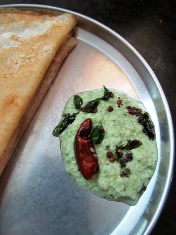 Kobbari Kothimeera Pachadi / Coconut Coriander Chutney for Tiffins