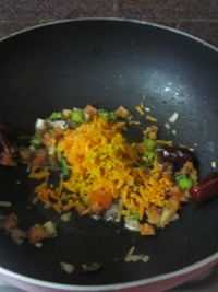 Tomato Carrot Maramaralu Upma/Tomato Carrot Puffed Rice Upma - Upma Varieties