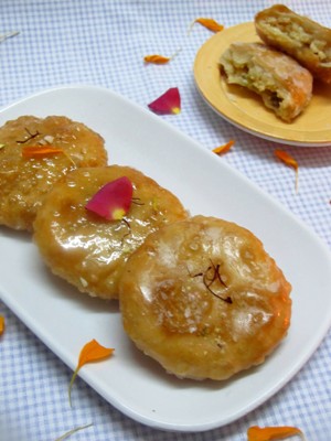 Khoya Kachori / Mawa Kachori - How to make Kova Kachori - Diwali Sweets