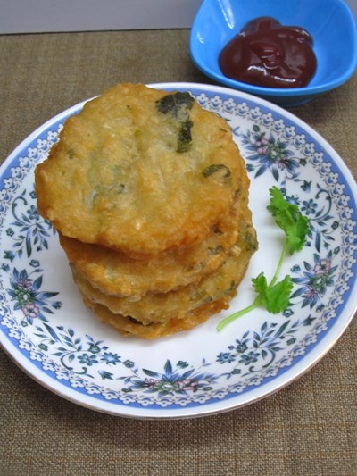 Semiya Garelu Recipe / Vermicelli Vadalu / Seviyan Urad Dal Fritters